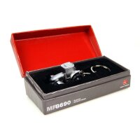 UH 5578 - Traktor Massey Ferguson8690 chromed in giftbox,...