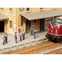 NOCH 12950 Auf dem Bahnsteig N