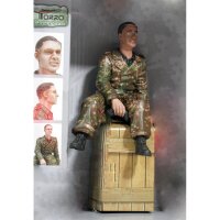 TORRO 222285117 - 1/16 Figur Funker Sitzend