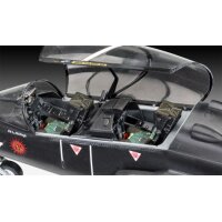 REVELL 03852 BAe Hawk T2