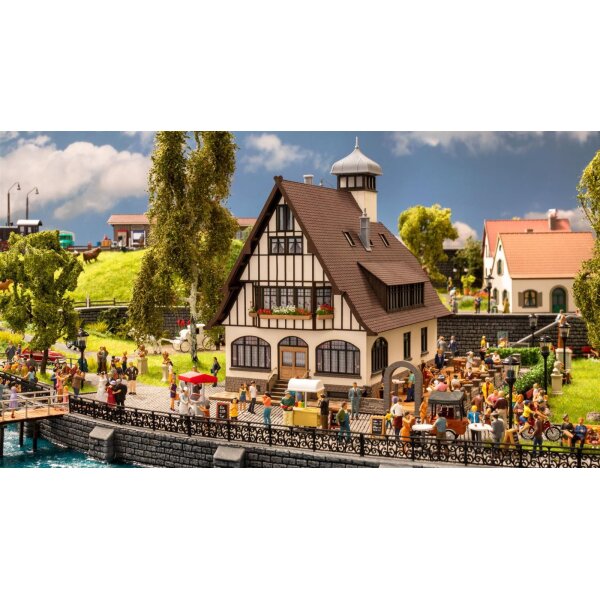 NOCH 66401 Wirtshaus mit Biergarten