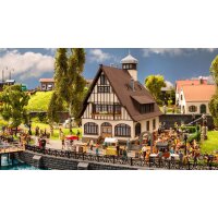 NOCH 66401 Wirtshaus mit Biergarten