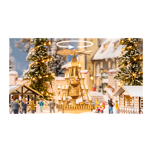 NOCH 66413 micro‑motion Weihnachtsmarkt‑Pyramide in stimmungsvoller Weihnachtsszene mit dekorativem Hintergrund