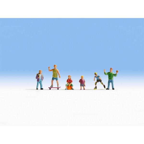 NOCH ( 15810 ) Spielende Kinder H0